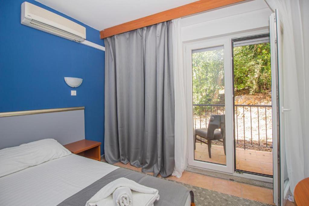 Hotel Lumbarda Exterior photo
